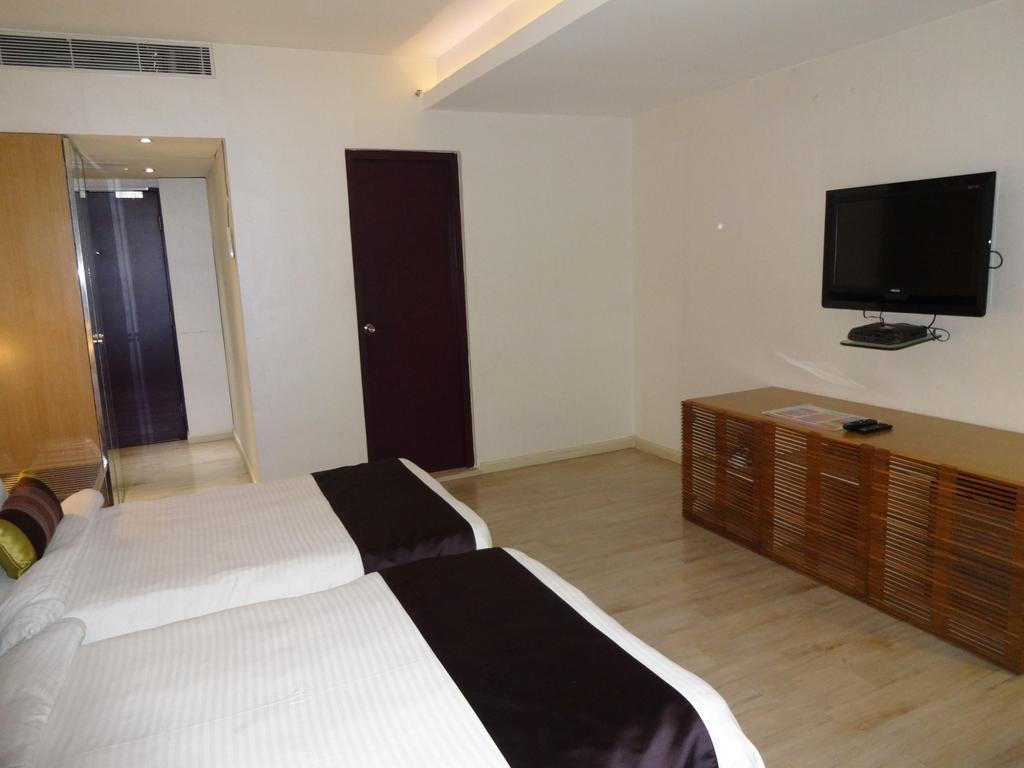 The Purple Leaf Hotels Hyderabad Eksteriør billede