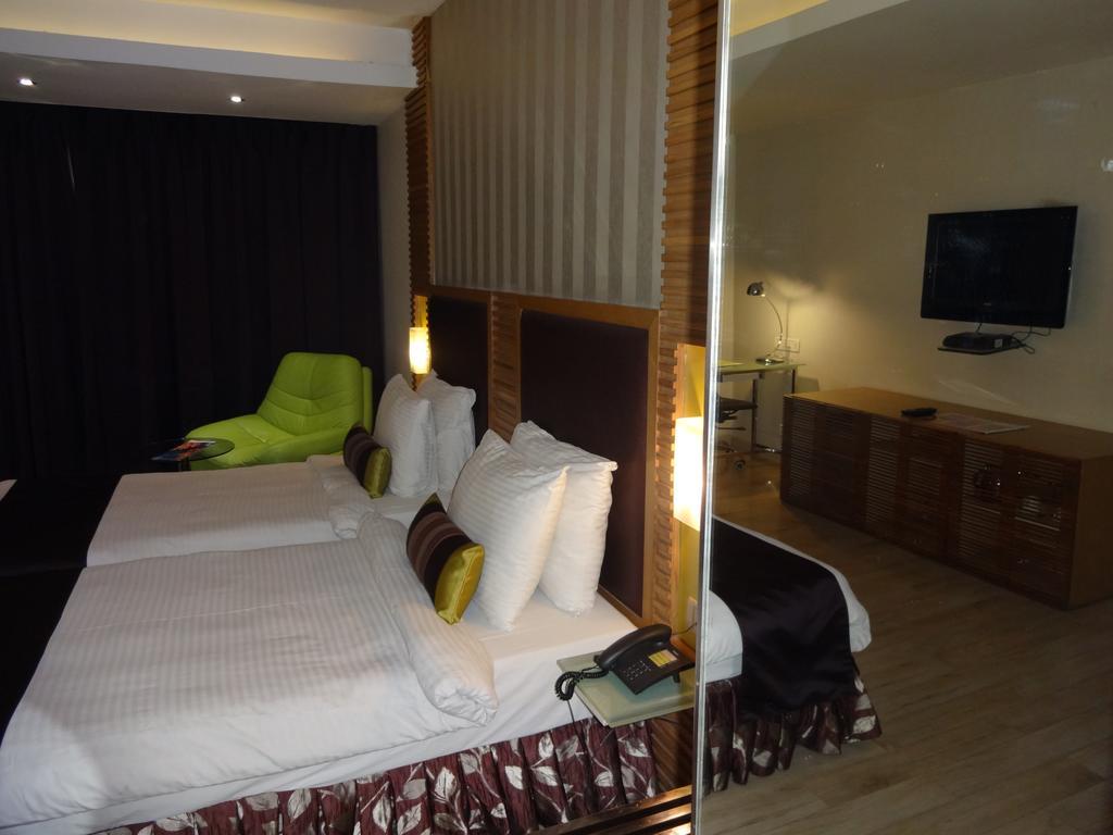 The Purple Leaf Hotels Hyderabad Eksteriør billede