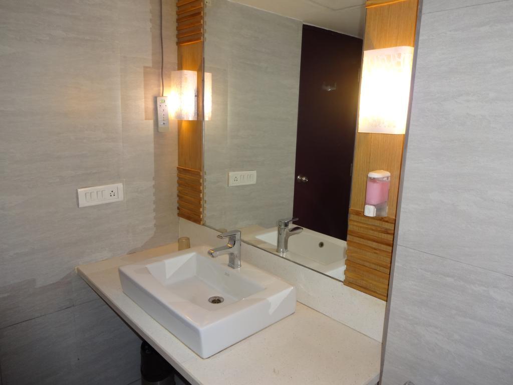 The Purple Leaf Hotels Hyderabad Eksteriør billede