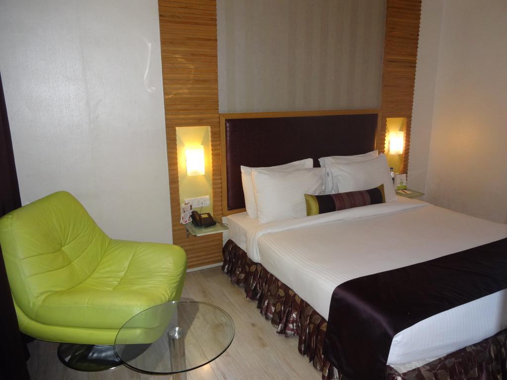 The Purple Leaf Hotels Hyderabad Eksteriør billede
