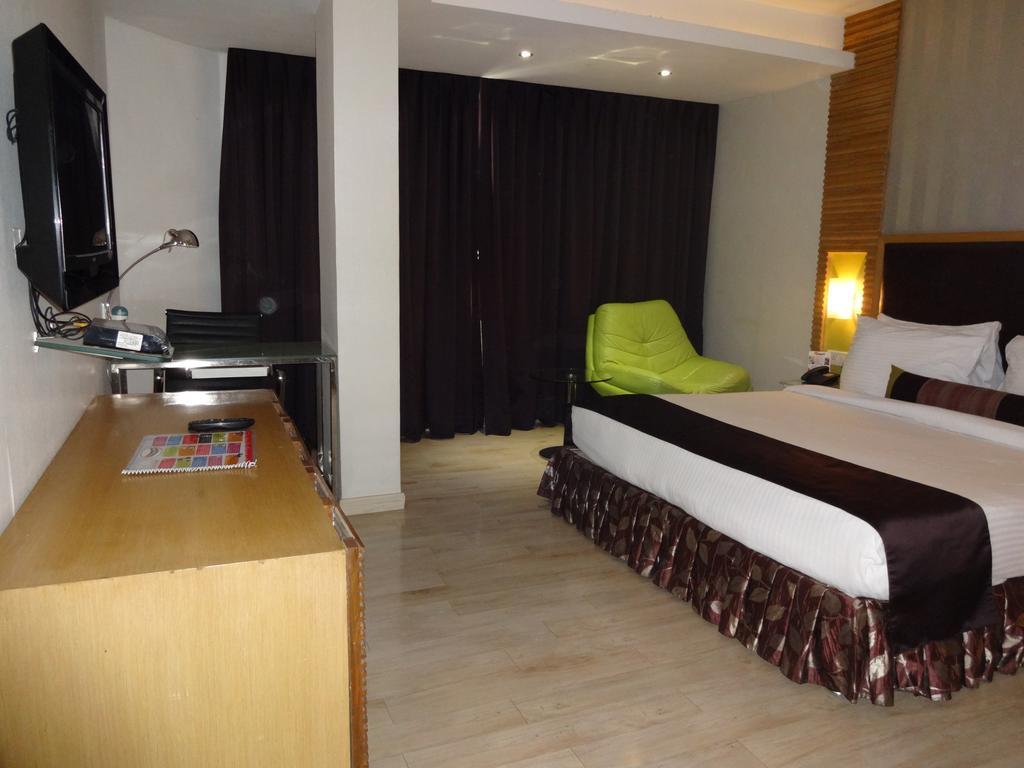 The Purple Leaf Hotels Hyderabad Eksteriør billede