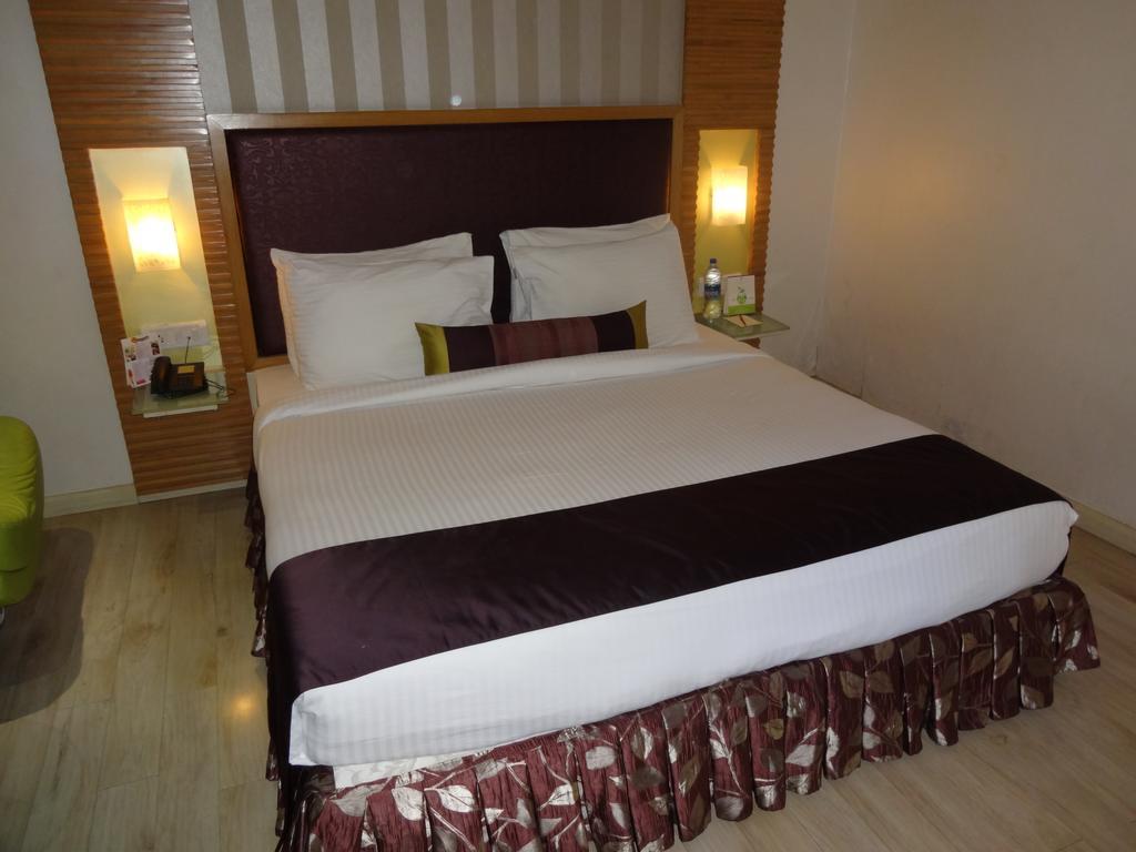 The Purple Leaf Hotels Hyderabad Eksteriør billede